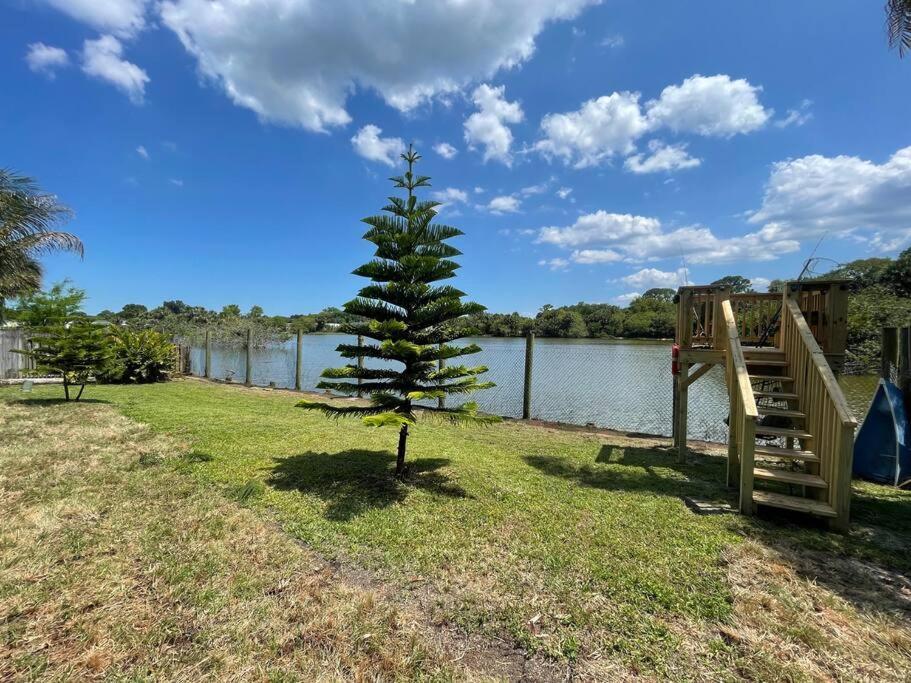 Merrit Island Waterfront House Lots Of Parking Villa Merritt Island Bagian luar foto
